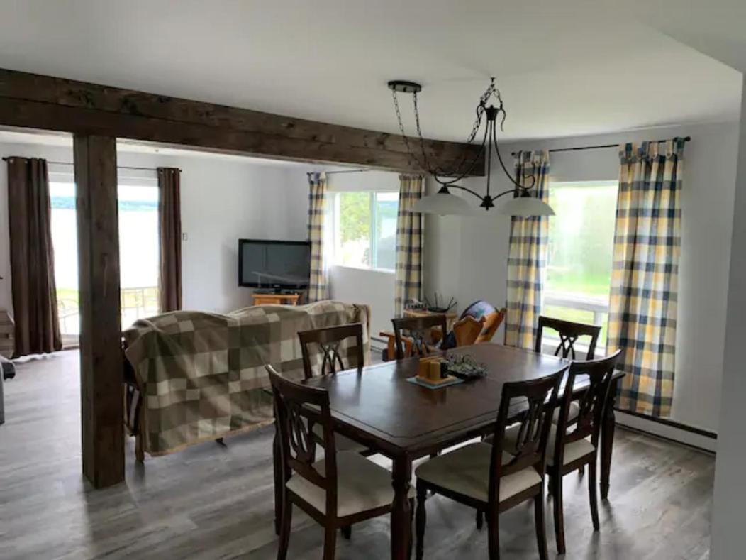 La Grange Sur Le Lac App A Et B Saint Romain Esterno foto